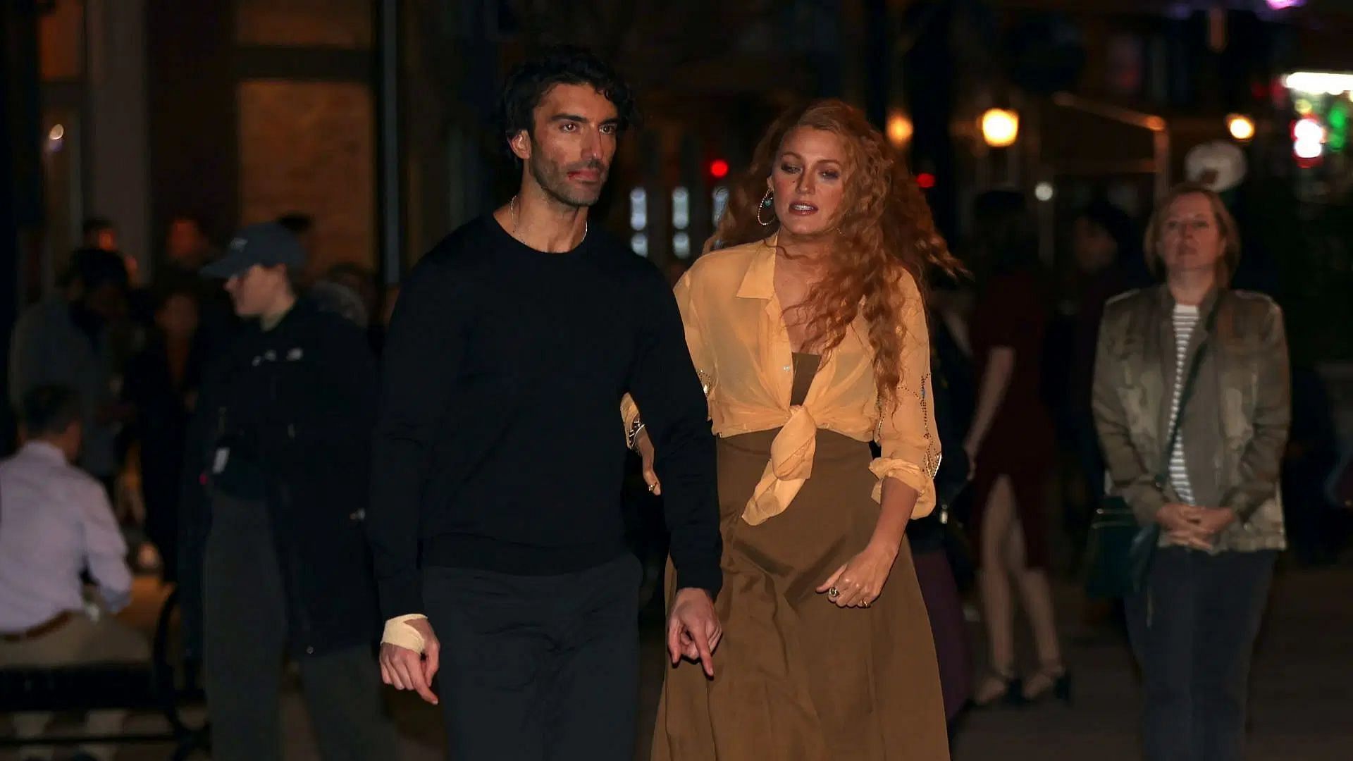 Justin Baldoni and Blake Lively on the set of "It Ends With Us" (Image Via Getty)